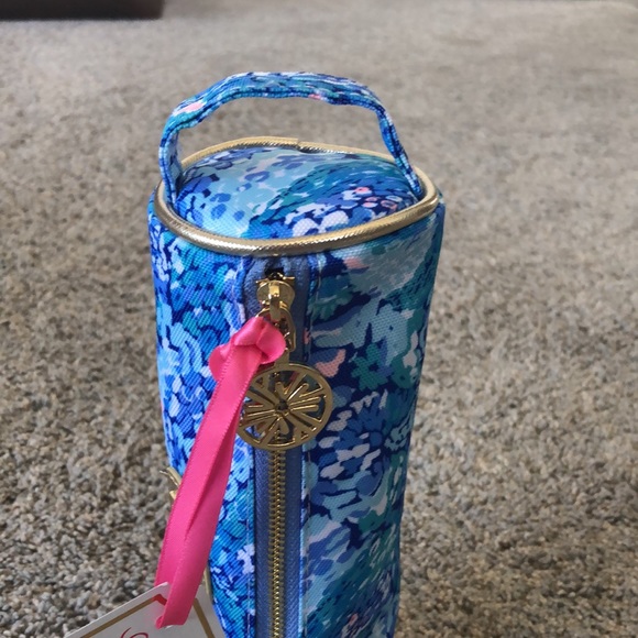 Lilly Pulitzer Bundle of 3 (Tote/Cosmetics/Wristlet) - Picture 4 of 16